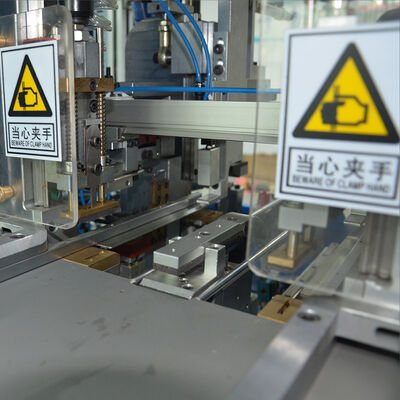 Macchina semi-automatica per l'inserimento di elastici per quaderni con 110x360MM