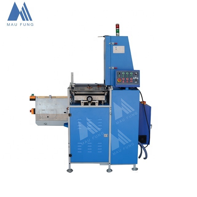 Macchina semi-automatica per rilegatura di quaderni con potenza di 1,5 kW, velocità di 17 pezzi/min e spessore di 60 mm per copertine morbide e libri per bambini